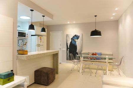 Sala/Cozinha de apartamento para alugar com 1 quarto, 56m² em Barra da Tijuca, Rio de Janeiro