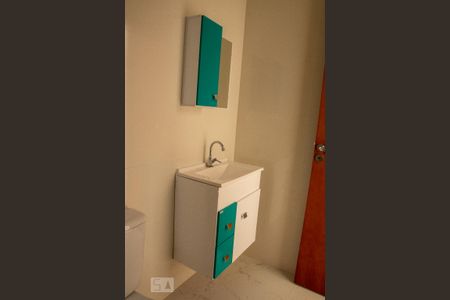 Banheiro de apartamento para alugar com 1 quarto, 38m² em Vila Mazzei, São Paulo
