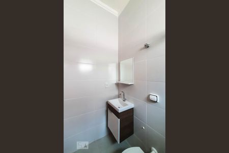 Banheiro de casa de condomínio para alugar com 1 quarto, 31m² em Vila Moraes, São Paulo