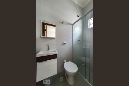 Banheiro de casa de condomínio para alugar com 1 quarto, 31m² em Vila Moraes, São Paulo