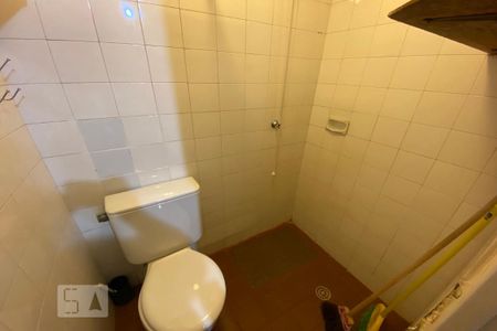 Apartamento à venda com 80m², 2 quartos e 1 vaga Apartamento à venda com 80m², 2 quartos e 1 vagaBanheiro de Serviço