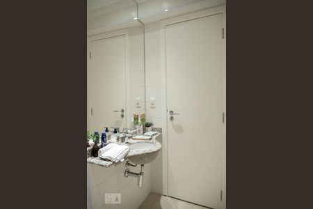 Lavabo de apartamento para alugar com 3 quartos, 120m² em Vila Gumercindo, São Paulo