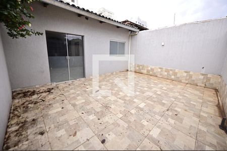 Casa para alugar com 140m², 2 quartos e 2 vagasEntrada