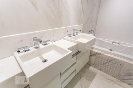 Studio para alugar com 63m², 1 quarto e 2 vagasPia do Banheiro da Suíte