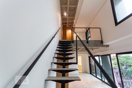 Studio para alugar com 63m², 1 quarto e 2 vagasEscada de Acesso a Suíte