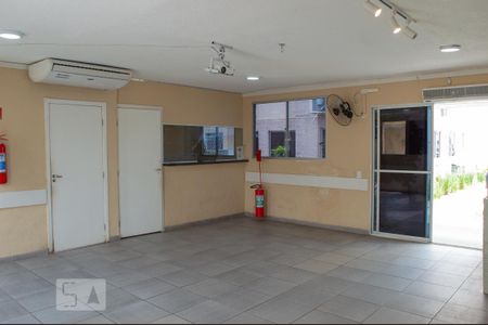 Apartamento para alugar com 44m², 2 quartos e 1 vaga Apartamento para alugar com 44m², 2 quartos e 1 vagaÁrea comum - Salão de festas
