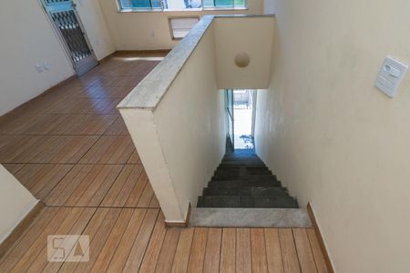 Sala - Escada de acesso de apartamento à venda com 2 quartos, 80m² em Cordovil, Rio de Janeiro