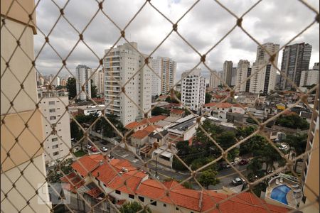 Sacada - Vista de apartamento à venda com 2 quartos, 61m² em Vila Gumercindo, São Paulo