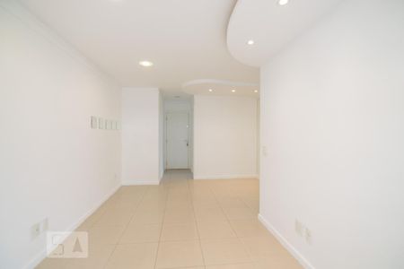 Apartamento à venda com 104m², 3 quartos e 2 vagas Apartamento à venda com 104m², 3 quartos e 2 vagasSala