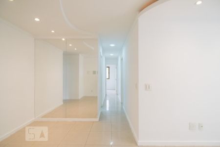 Apartamento à venda com 104m², 3 quartos e 2 vagas Apartamento à venda com 104m², 3 quartos e 2 vagasCorredor