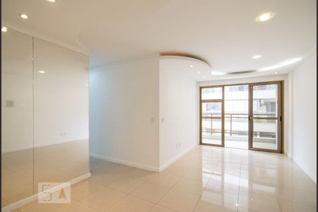 Apartamento à venda com 104m², 3 quartos e 2 vagas Apartamento à venda com 104m², 3 quartos e 2 vagasSala