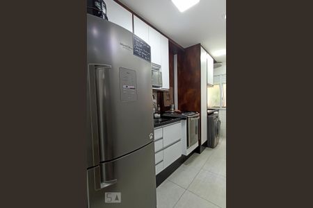 Apartamento à venda com 90m², 2 quartos e 1 vaga Apartamento à venda com 90m², 2 quartos e 1 vagaCozinha e área de serviço