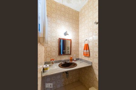 Casa à venda com 465m², 5 quartos e 5 vagasBanheiro social 2