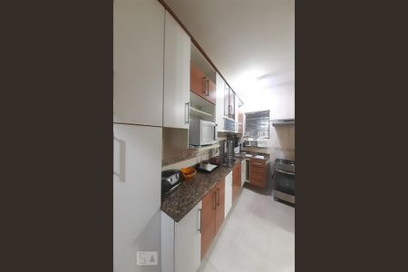 Casa de condomínio à venda com 200m², 4 quartos e 2 vagasCozinha 1