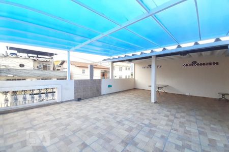 Casa de condomínio à venda com 200m², 4 quartos e 2 vagasTerraço