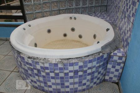 Casa de condomínio à venda com 160m², 3 quartos e 2 vagasHidromassagem