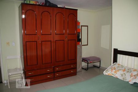 Casa de condomínio à venda com 160m², 3 quartos e 2 vagasSuíte 1