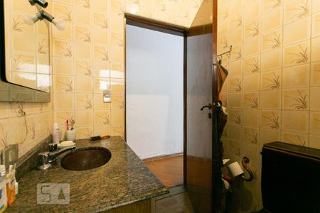Casa à venda com 220m², 5 quartos e 5 vagasBanheiro da Suíte 1
