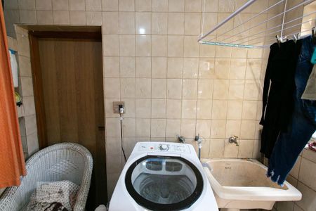 Casa à venda com 220m², 5 quartos e 5 vagasÁrea de Serviço