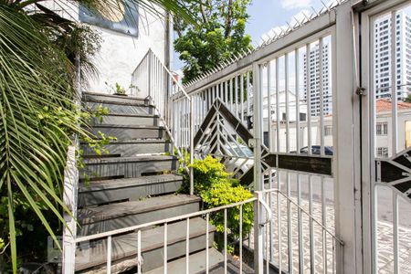 Casa à venda com 220m², 5 quartos e 5 vagasEscada da Casa 2