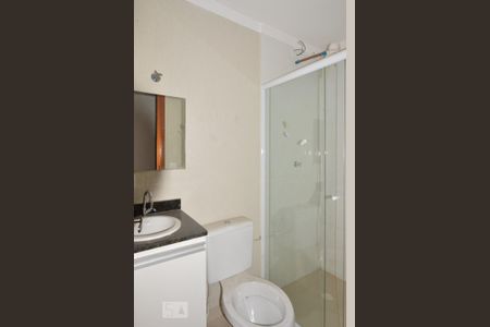 Banheiro de kitnet/studio para alugar com 1 quarto, 28m² em Chácara Santo Antônio (zona Leste), São Paulo