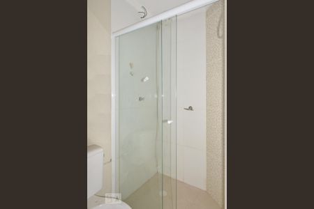 Banheiro de kitnet/studio para alugar com 1 quarto, 28m² em Chácara Santo Antônio (zona Leste), São Paulo