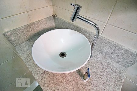 Casa para alugar com 200m², 2 quartos e 4 vagasBanheiro Social