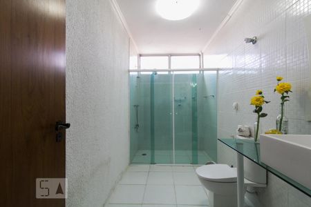 Casa para alugar com 360m², 3 quartos e 2 vagas Casa para alugar com 360m², 3 quartos e 2 vagasBanheiro social