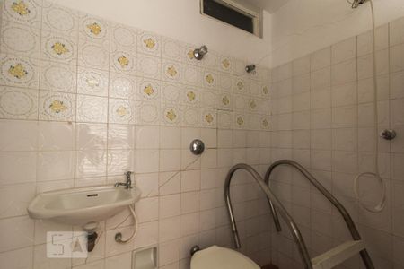 Casa para alugar com 360m², 3 quartos e 2 vagas Casa para alugar com 360m², 3 quartos e 2 vagasBanheiro de serviço
