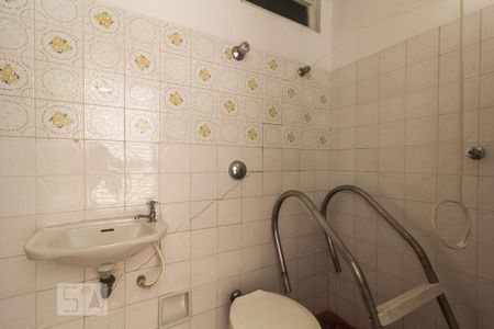 Casa para alugar com 360m², 3 quartos e 2 vagas Casa para alugar com 360m², 3 quartos e 2 vagasBanheiro de serviço