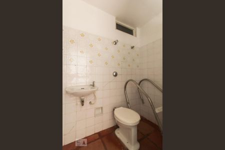 Casa para alugar com 360m², 3 quartos e 2 vagas Casa para alugar com 360m², 3 quartos e 2 vagasBanheiro de serviço