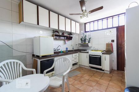 Casa para alugar com 360m², 3 quartos e 2 vagas Casa para alugar com 360m², 3 quartos e 2 vagasCozinha