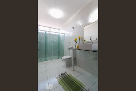 Casa para alugar com 360m², 3 quartos e 2 vagas Casa para alugar com 360m², 3 quartos e 2 vagasBanheiro social