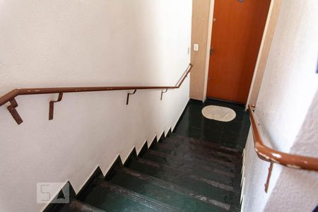 Apartamento à venda com 50m², 2 quartos e 1 vagaEscada