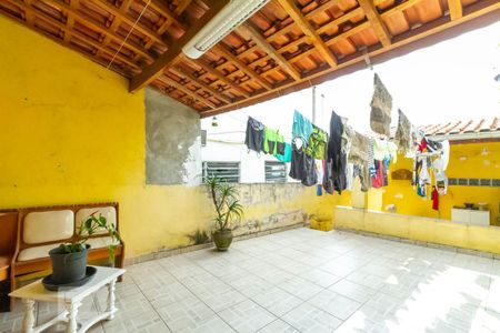 Casa à venda com 160m², 2 quartos e 2 vagasQuintal