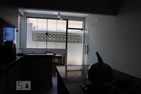 Casa à venda com 180m², 3 quartos e 2 vagas Casa à venda com 180m², 3 quartos e 2 vagasCozinha