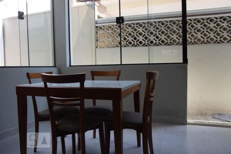 Casa à venda com 180m², 3 quartos e 2 vagas Casa à venda com 180m², 3 quartos e 2 vagasCozinha