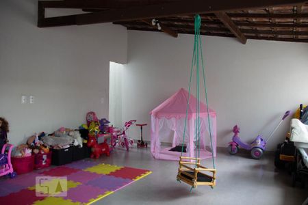 Casa à venda com 180m², 3 quartos e 2 vagas Casa à venda com 180m², 3 quartos e 2 vagassala de brinquedo