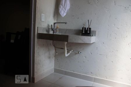 Casa à venda com 180m², 3 quartos e 2 vagas Casa à venda com 180m², 3 quartos e 2 vagasedicula