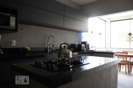 Casa à venda com 180m², 3 quartos e 2 vagas Casa à venda com 180m², 3 quartos e 2 vagasCozinha