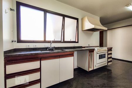 Apartamento à venda com 247m², 4 quartos e 3 vagasCozinha
