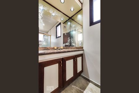 Apartamento à venda com 247m², 4 quartos e 3 vagasBanheiro Suíte 2