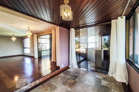 Apartamento à venda com 247m², 4 quartos e 3 vagasVaranda