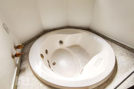 Apartamento à venda com 247m², 4 quartos e 3 vagasBanheiro Suíte Master