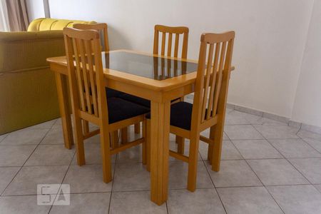 Detalhe sala de apartamento para alugar com 1 quarto, 67m² em Ocian, Praia Grande