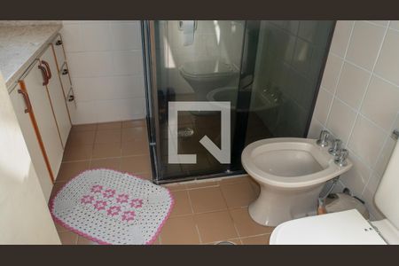 Apartamento à venda com 190m², 4 quartos e 2 vagas Apartamento à venda com 190m², 4 quartos e 2 vagasBanheiro da Suíte 1