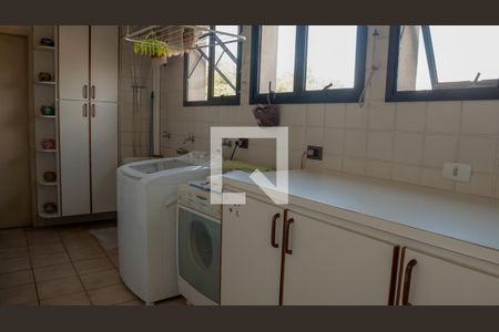 Apartamento à venda com 190m², 4 quartos e 2 vagas Apartamento à venda com 190m², 4 quartos e 2 vagasÁrea de Serviço