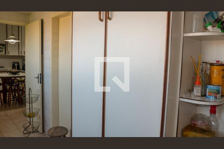 Apartamento à venda com 190m², 4 quartos e 2 vagas Apartamento à venda com 190m², 4 quartos e 2 vagasÁrea de Serviço