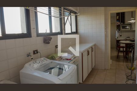 Apartamento à venda com 190m², 4 quartos e 2 vagas Apartamento à venda com 190m², 4 quartos e 2 vagasÁrea de Serviço