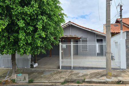 Casa para alugar com 140m², 2 quartos e 2 vagasFachada